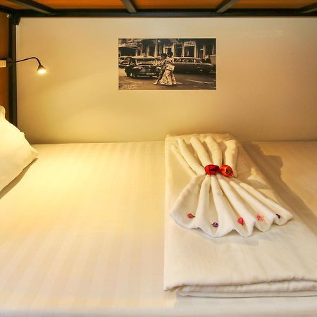 Home Away Home Hostel Хошимін Екстер'єр фото
