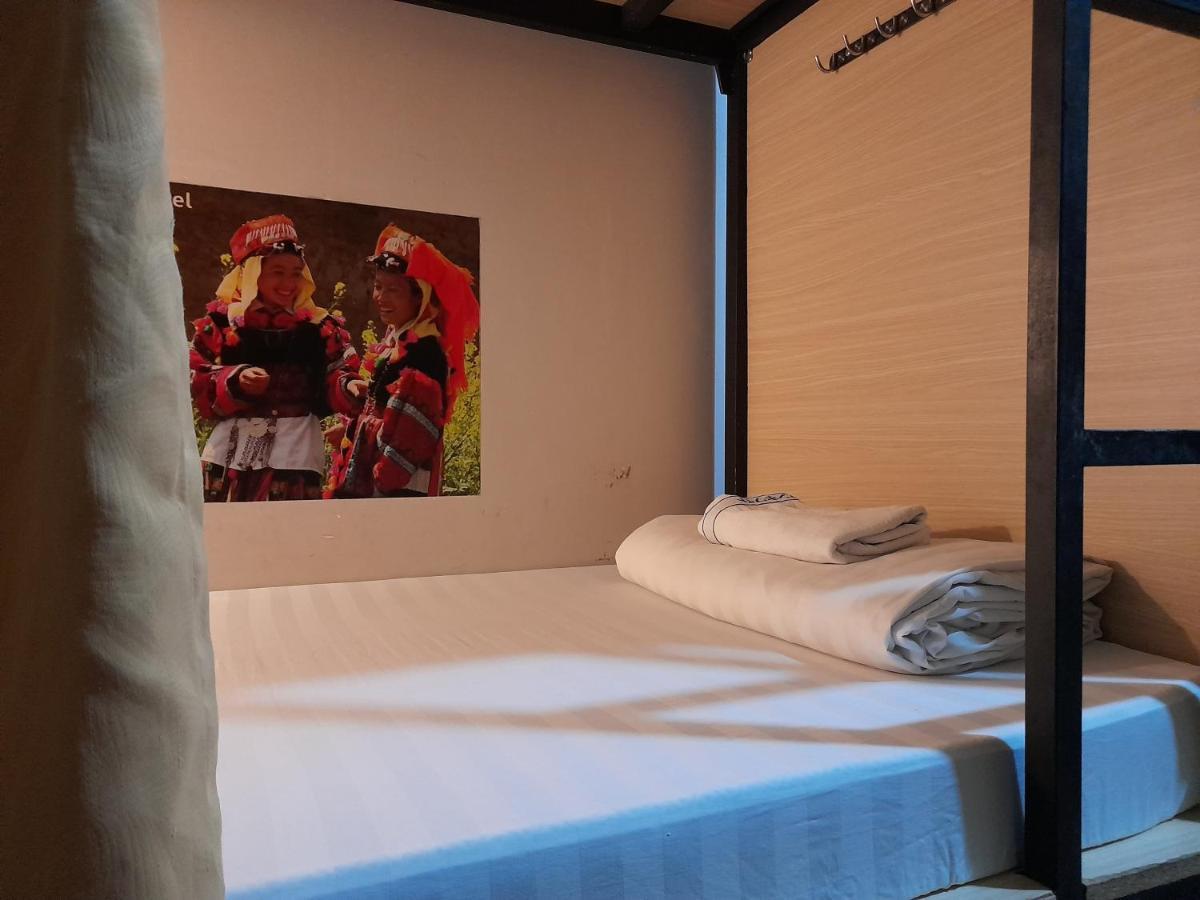 Home Away Home Hostel Хошимін Екстер'єр фото