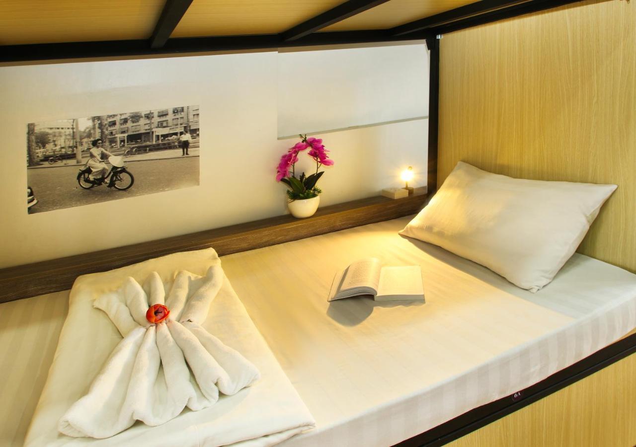 Home Away Home Hostel Хошимін Екстер'єр фото